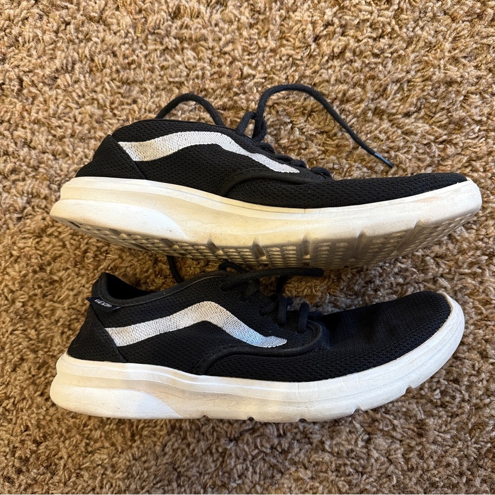 Black and White ultracush lite Vans